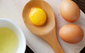 Trứng có tác dụng giảm tình trạng đau bụng kinh hiệu quả bạn gái nên áp dụng
